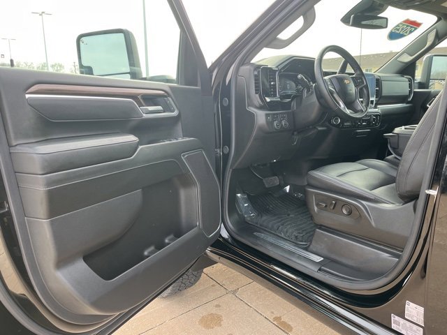 Used 2025 Chevrolet Silverado 2500 LT w/ Z71 Chrome Sport Edition image 13