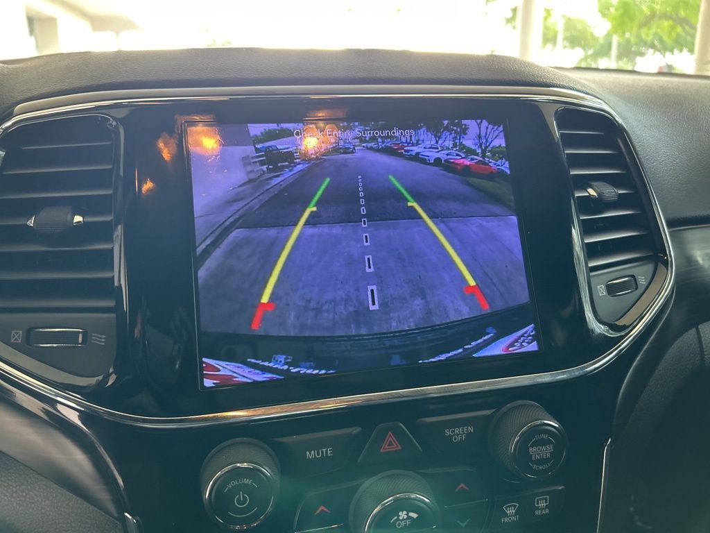 Used 2019 Jeep Grand Cherokee Altitude AWD/4WD image 9