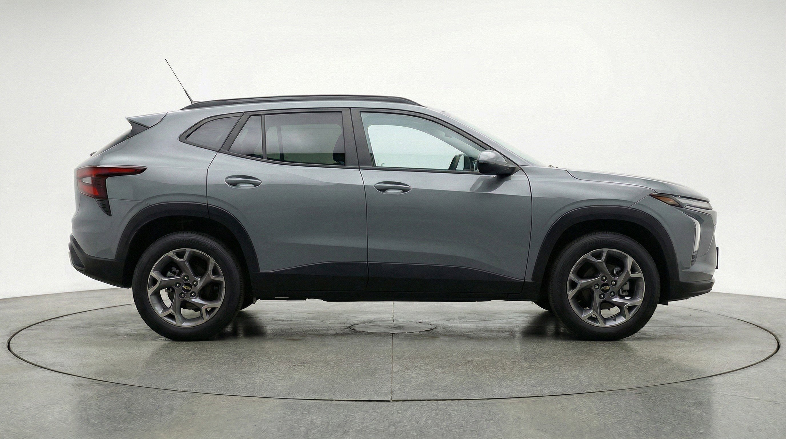 Used 2025 Chevrolet Trax LT w/ LT Convenience Package image 11