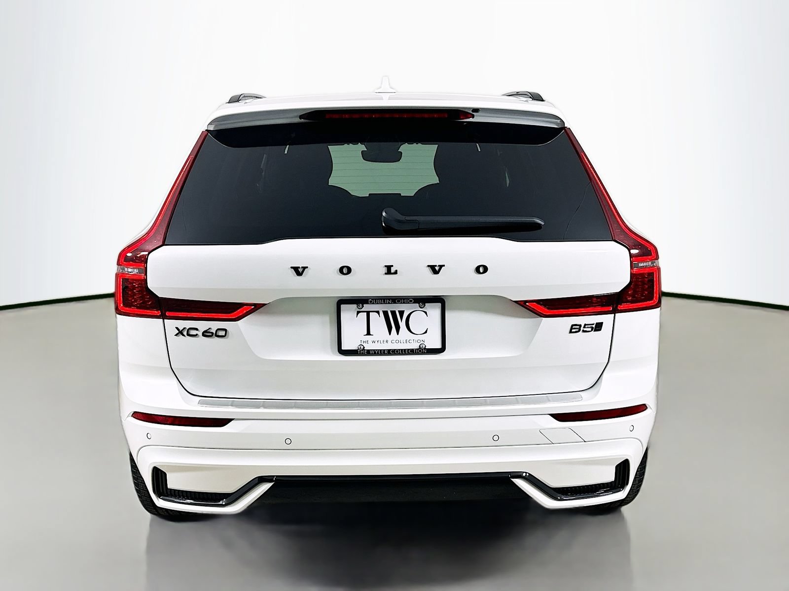 New 2026 Volvo XC60 B5 Ultra w/ Protection Package Premier AWD/4WD image 6