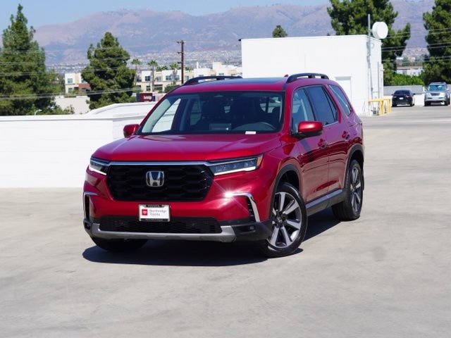 Used 2023 Honda Pilot Touring image 4