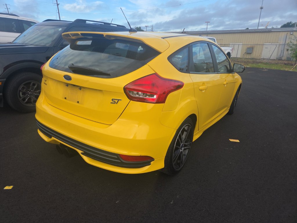 Used 2017 Ford Focus ST w/ Equipment Group 401A FWD image 6