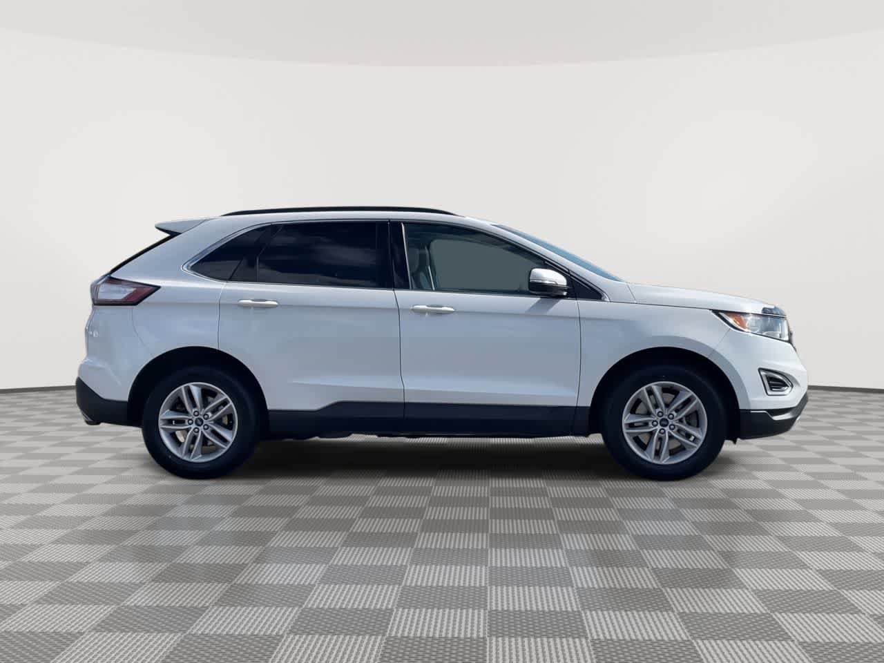 Used 2018 Ford Edge SEL w/ Equipment Group 201A AWD/4WD image 9