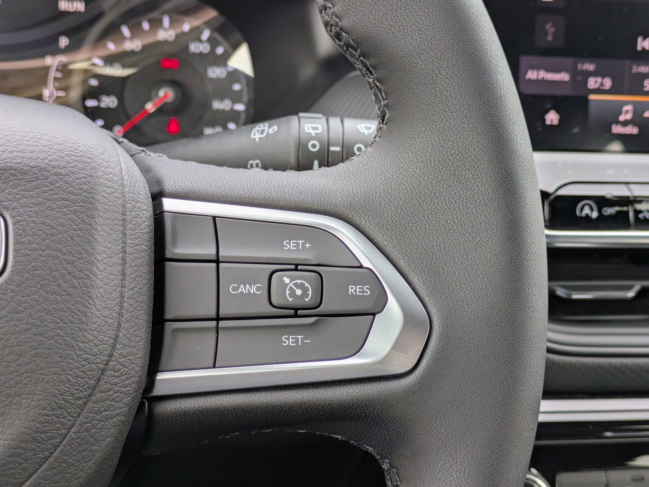 New 2026 Jeep Compass Latitude w/ Sun and Sound Group image 30