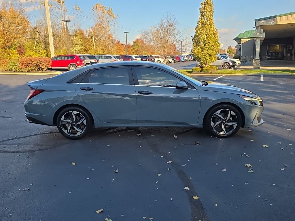 Used 2023 Hyundai Elantra Limited image 9