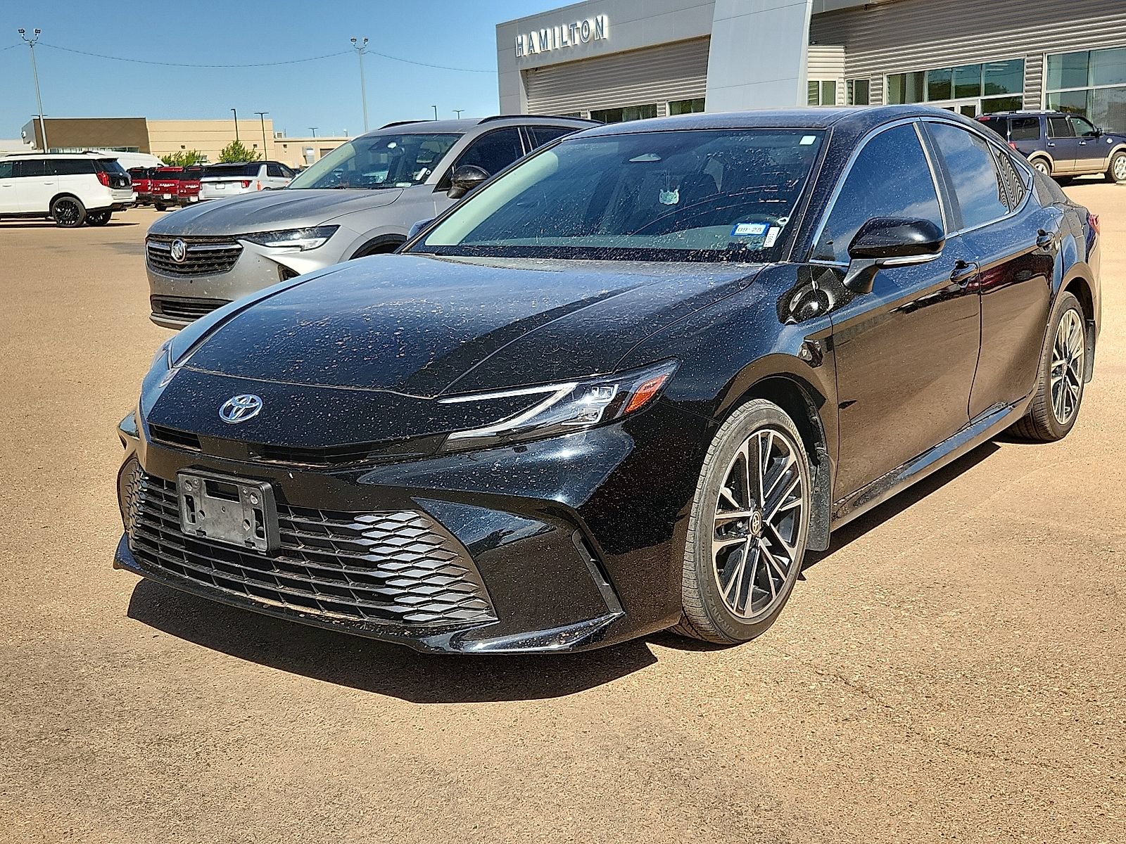 Used 2025 Toyota Camry XLE FWD image 1