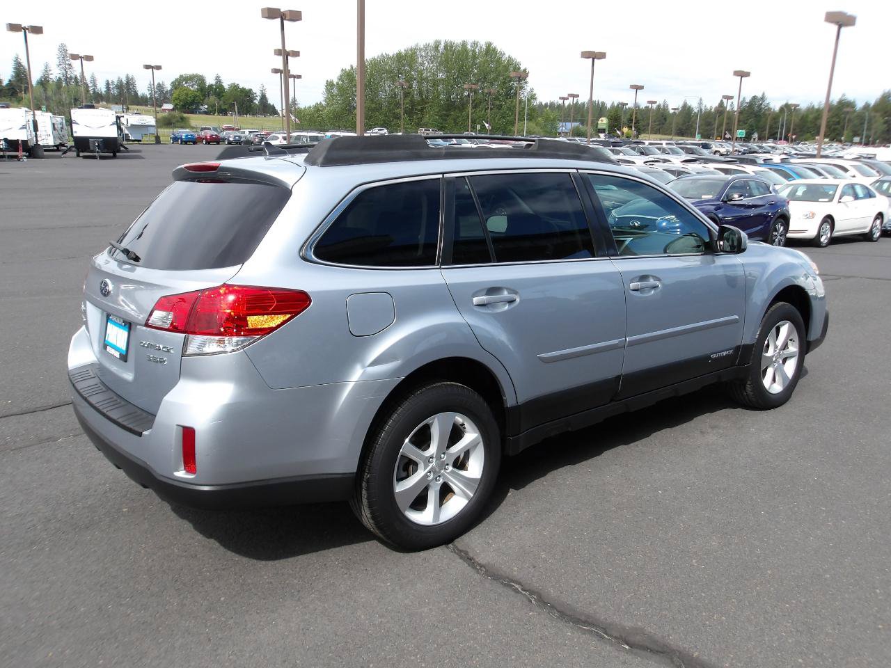 Used 2014 Subaru Outback 3.6R Limited w/ Moonroof Package AWD/4WD image 5