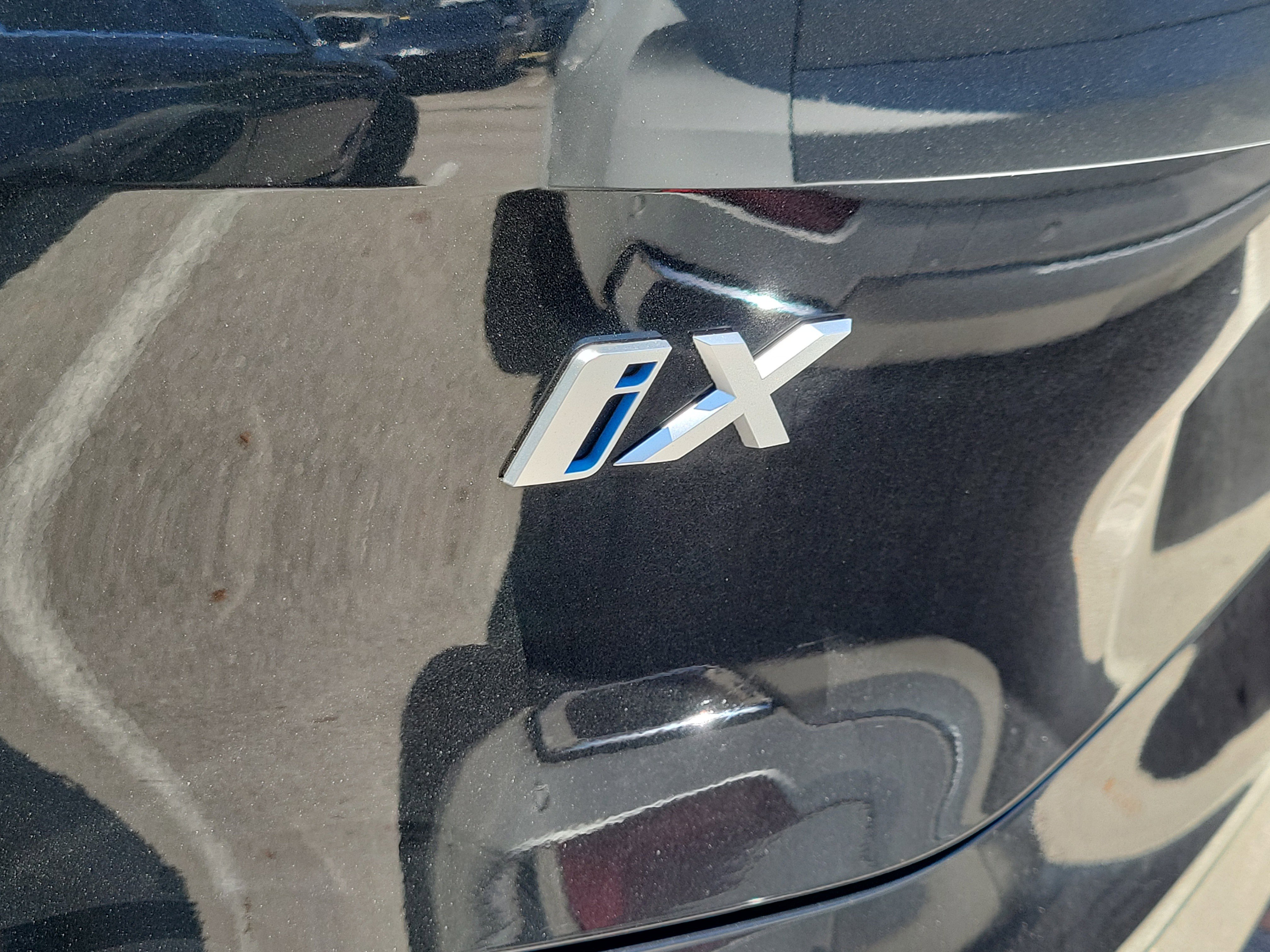 Certified 2023 BMW iX xDrive50 w/ Premium Package AWD/4WD image 5