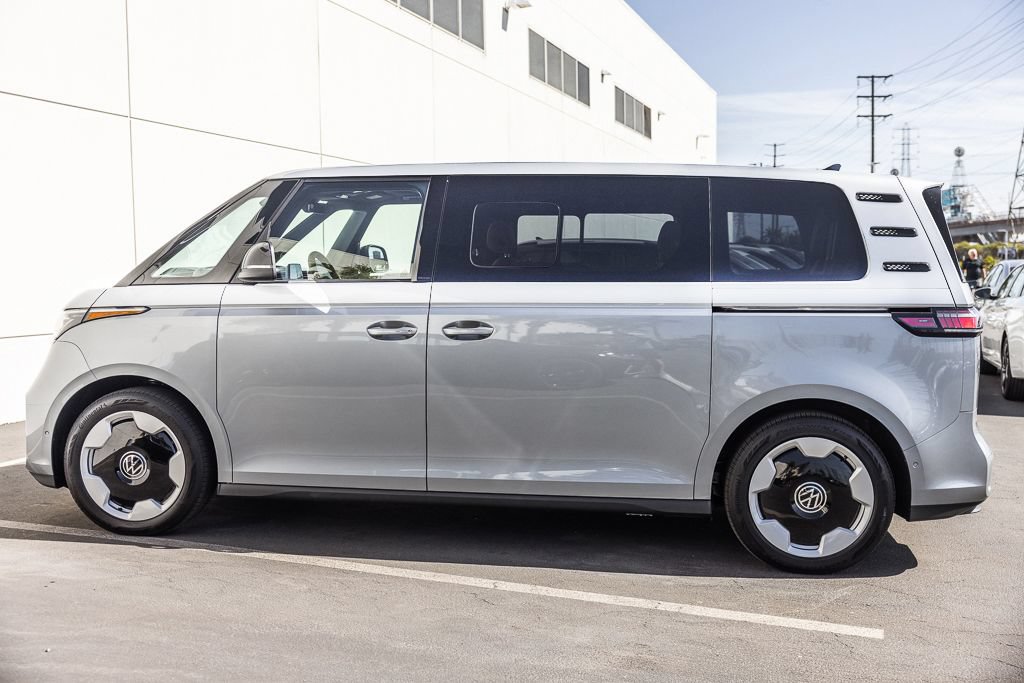 New 2025 Volkswagen ID. Buzz Pro S Plus AWD/4WD image 5