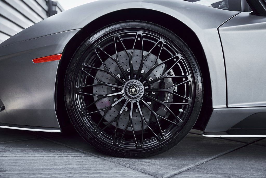 Used 2018 Lamborghini Aventador S image 3