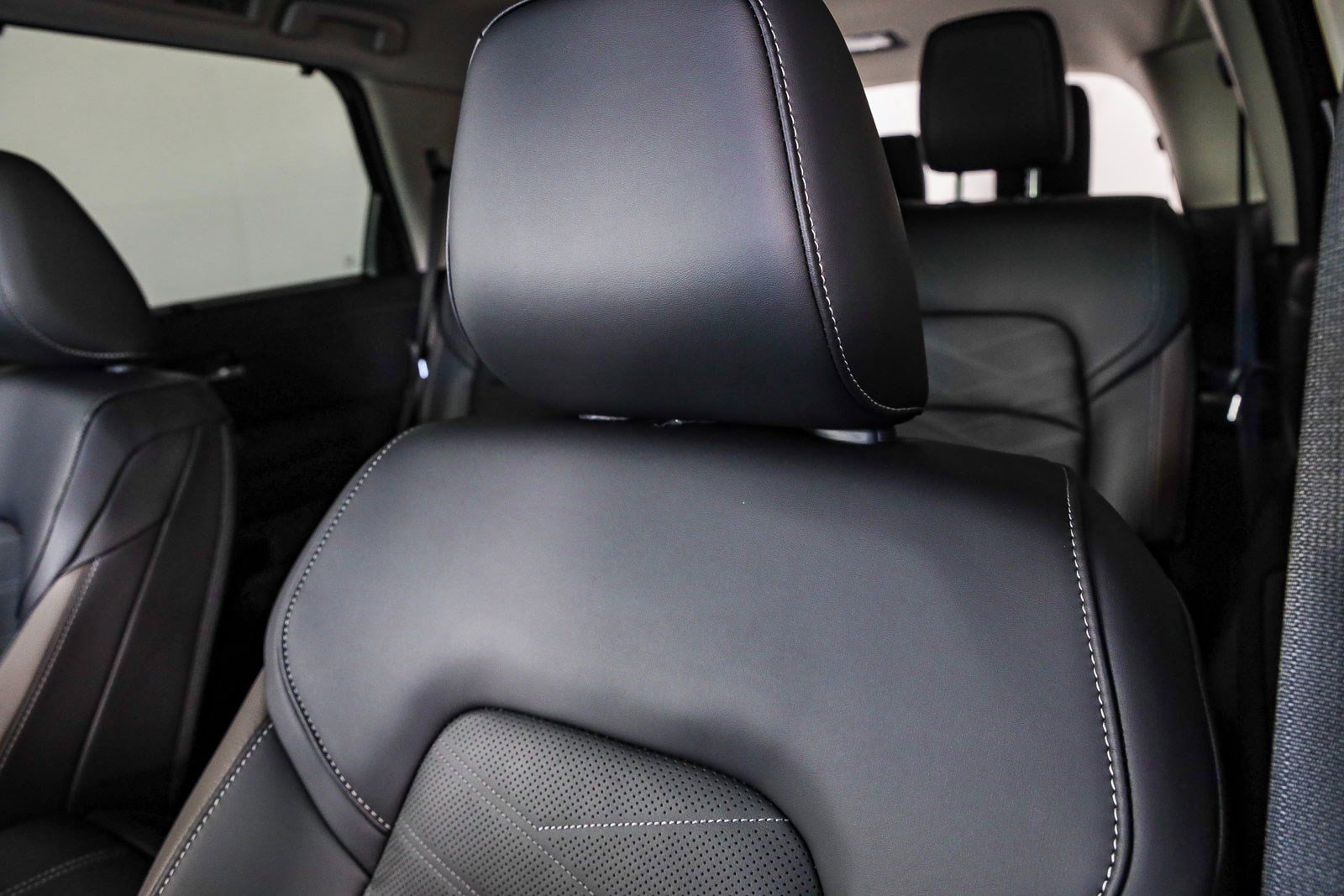 New 2025 Nissan Pathfinder Platinum w/ Cargo Package image 32