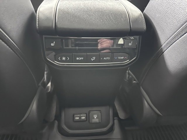 Used 2023 Toyota Highlander Platinum image 20