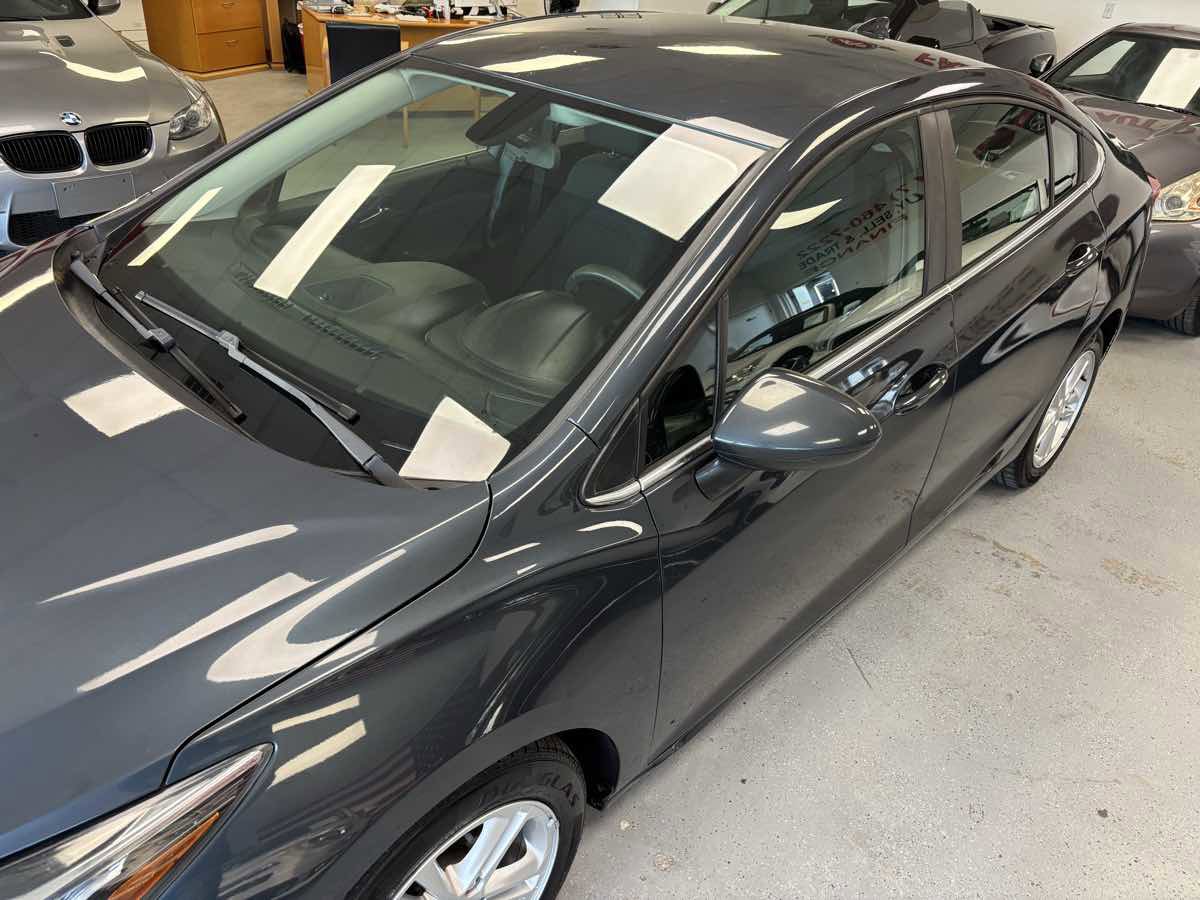 Used 2018 Chevrolet Cruze LT w/ Convenience Package image 3