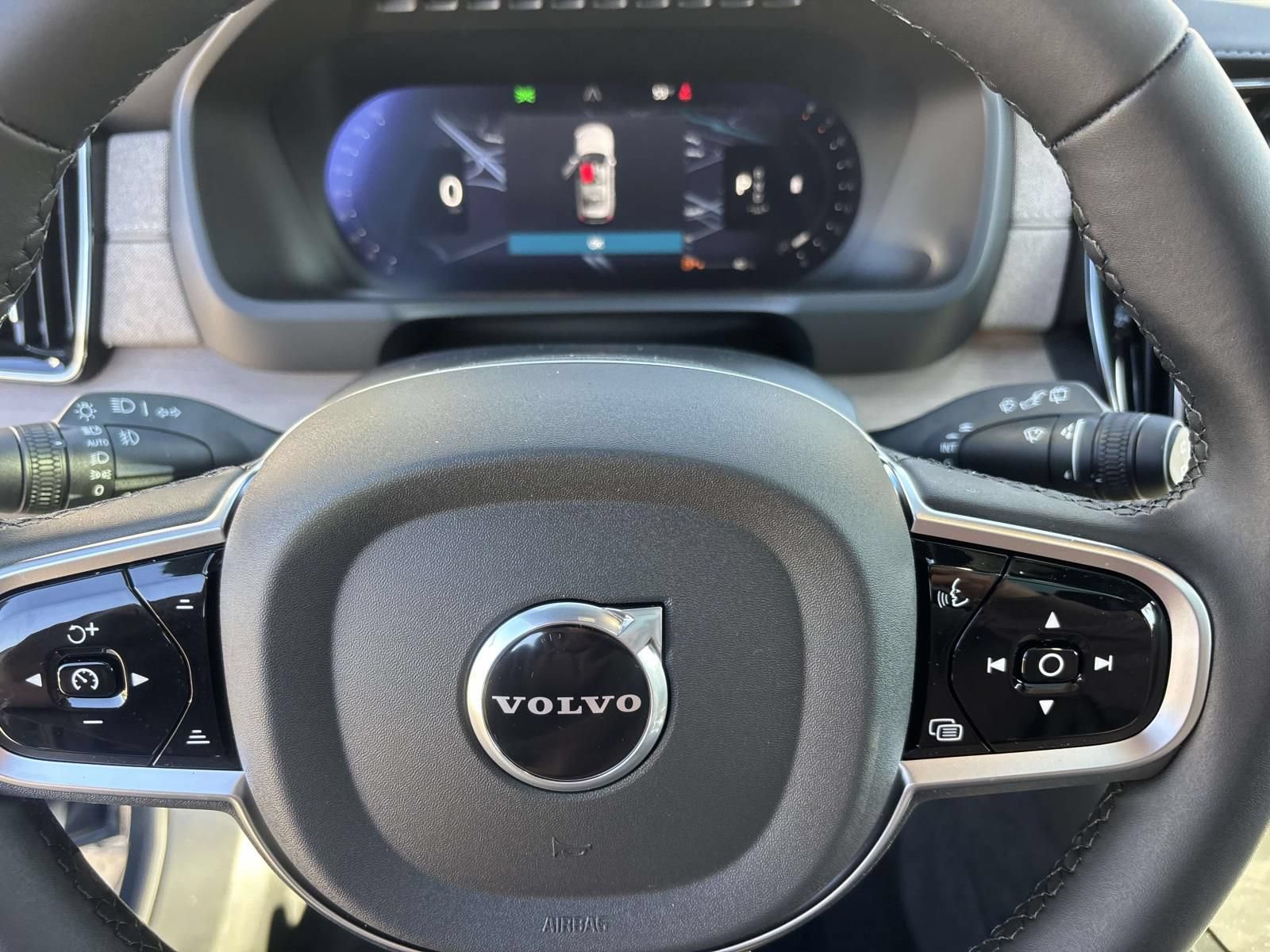 New 2026 Volvo XC90 B6 Ultra w/ Protection Package Premier AWD/4WD image 17