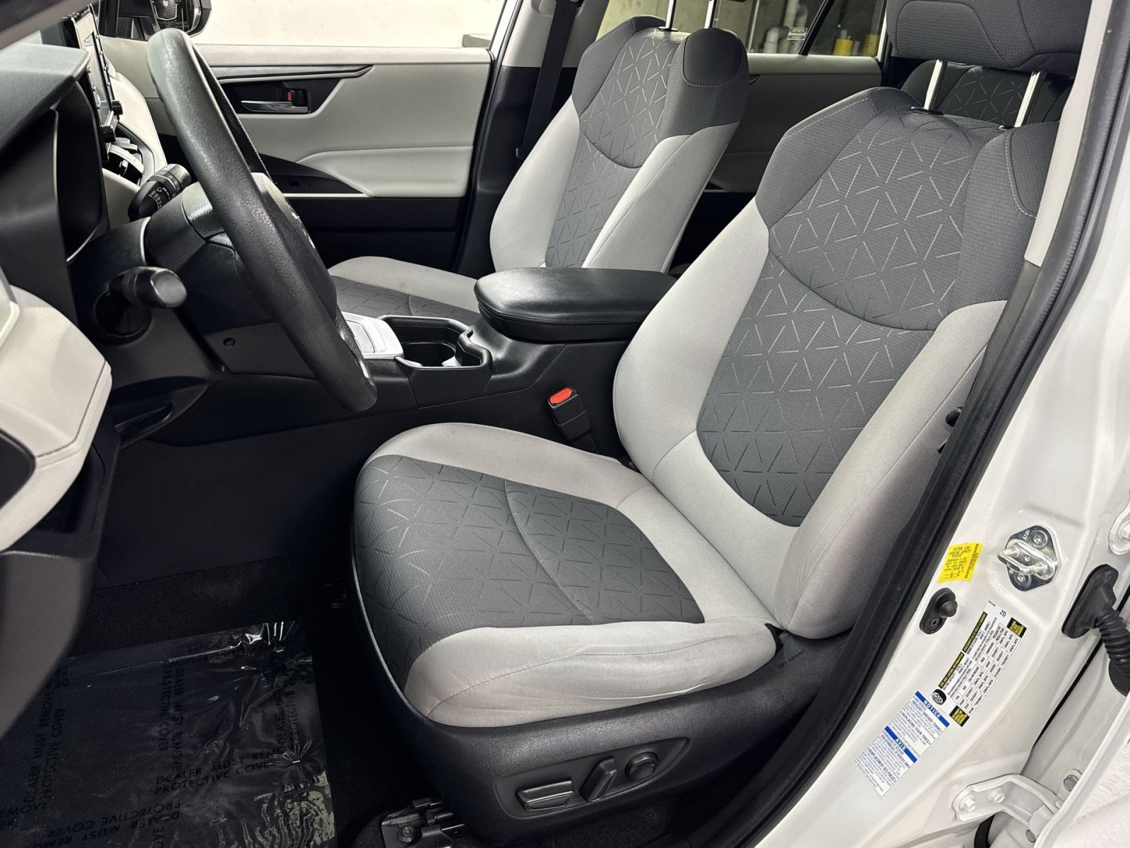 Used 2021 Toyota RAV4 XLE AWD/4WD image 14