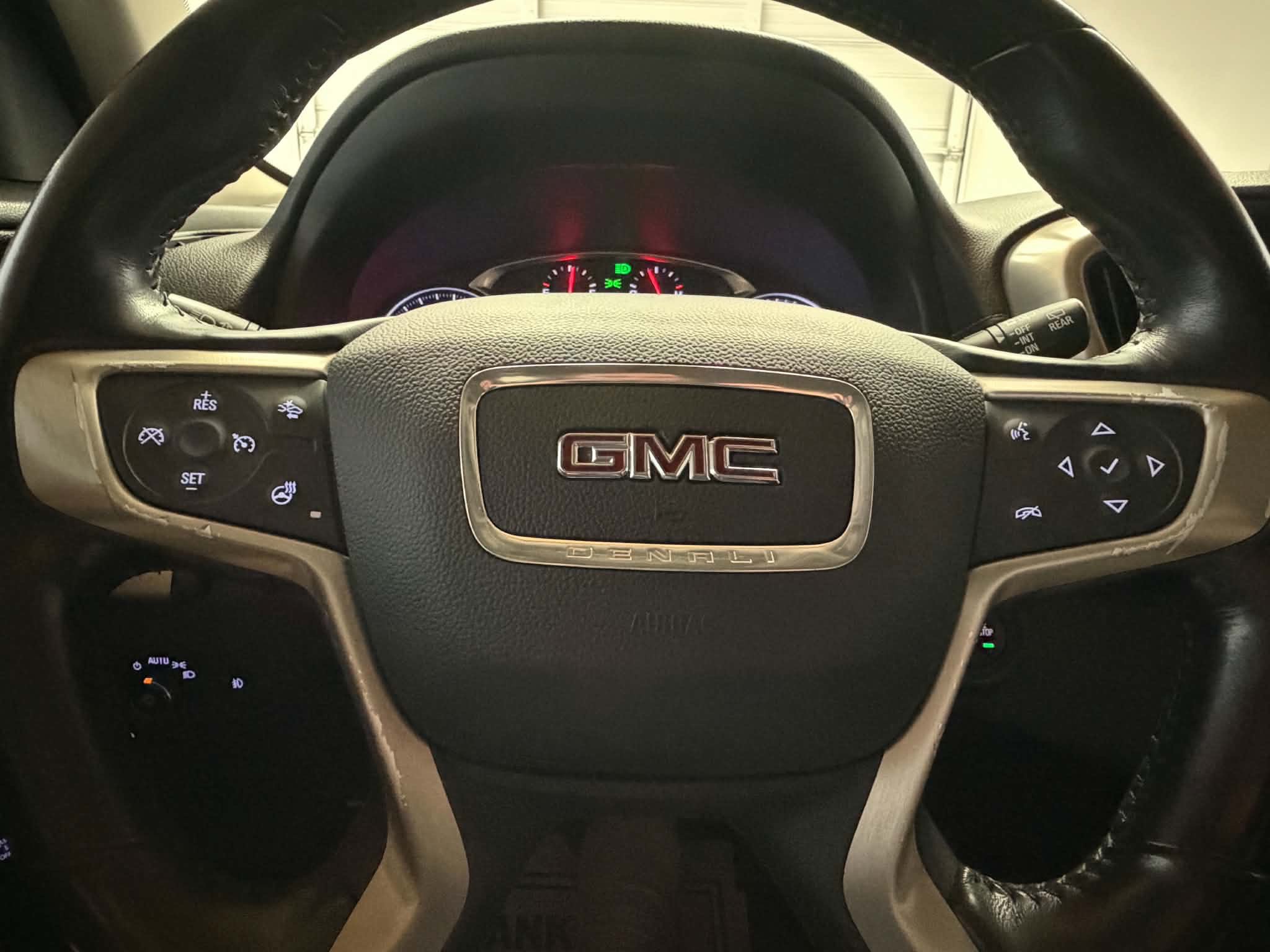 Used 2020 GMC Terrain Denali w/ Denali Premium Package FWD image 27