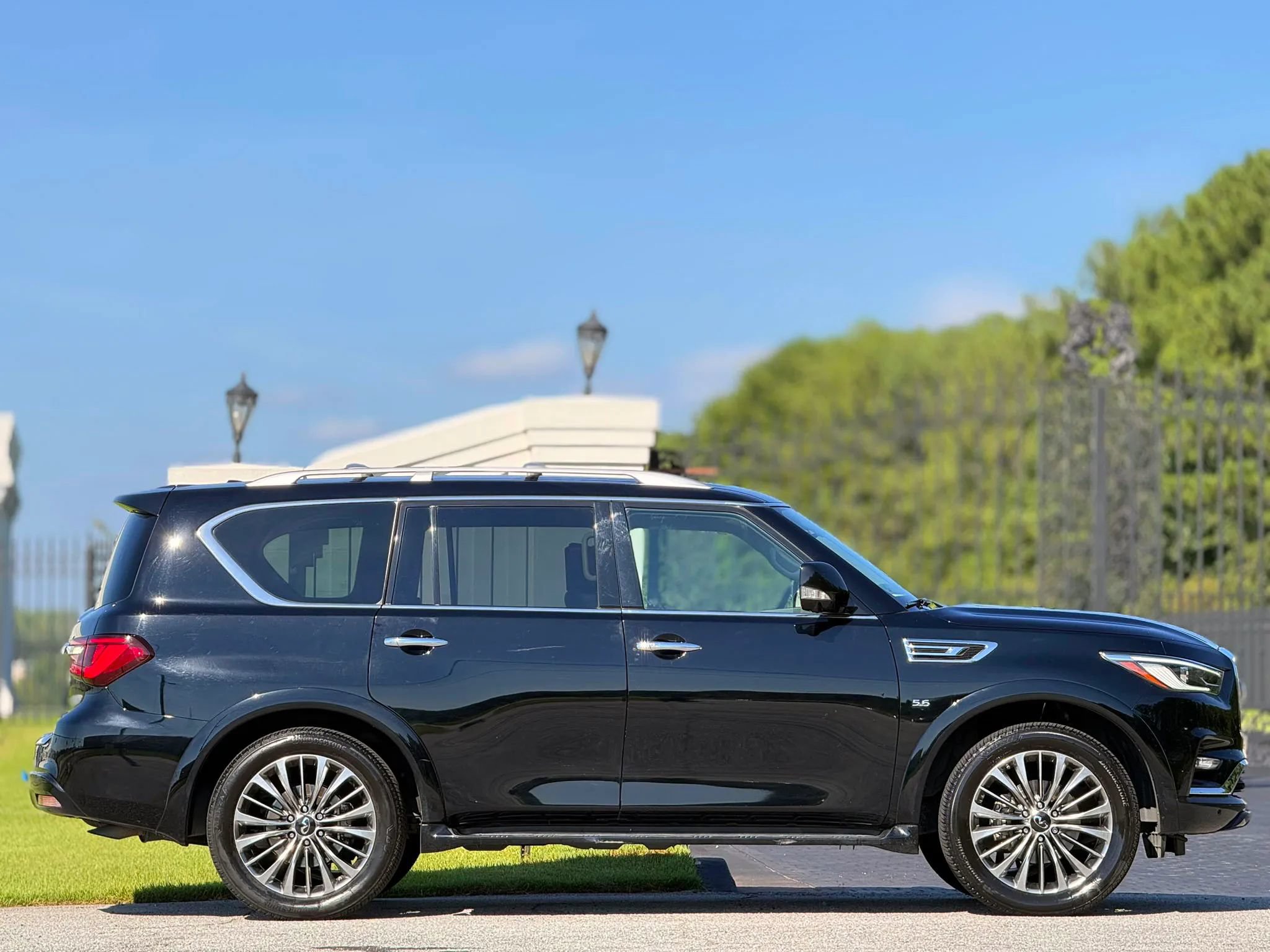 Used 2019 INFINITI QX80 Luxe w/ 22" Wheel Package RWD image 6