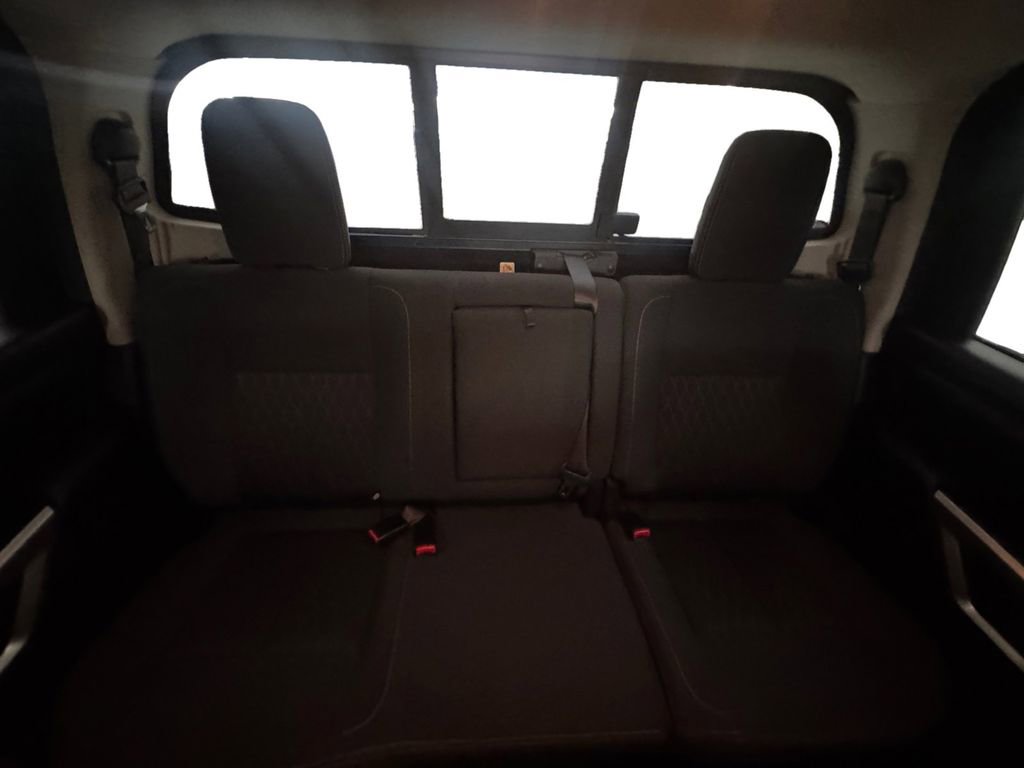 Used 2017 Nissan Titan SV image 17