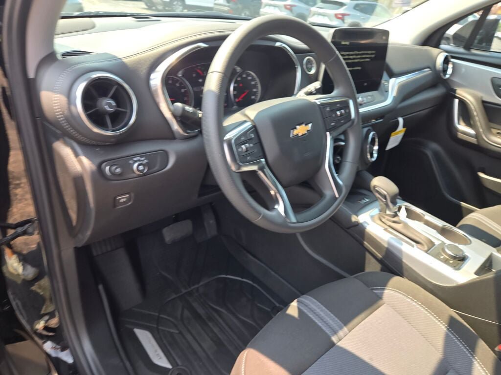 New 2026 Chevrolet Blazer LT w/ Convenience Package AWD/4WD image 17