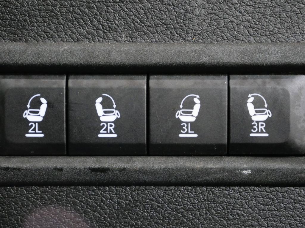 Used 2022 Jeep Wagoneer Series III w/ Premium Group I image 28