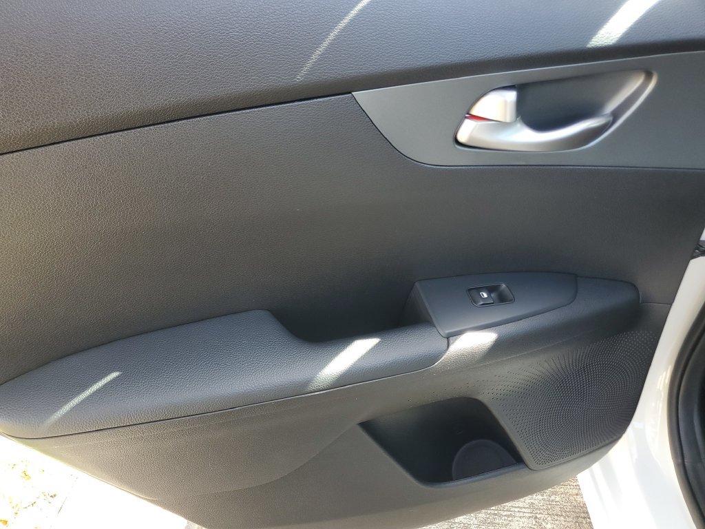 Used 2021 Kia Forte LXS FWD image 12