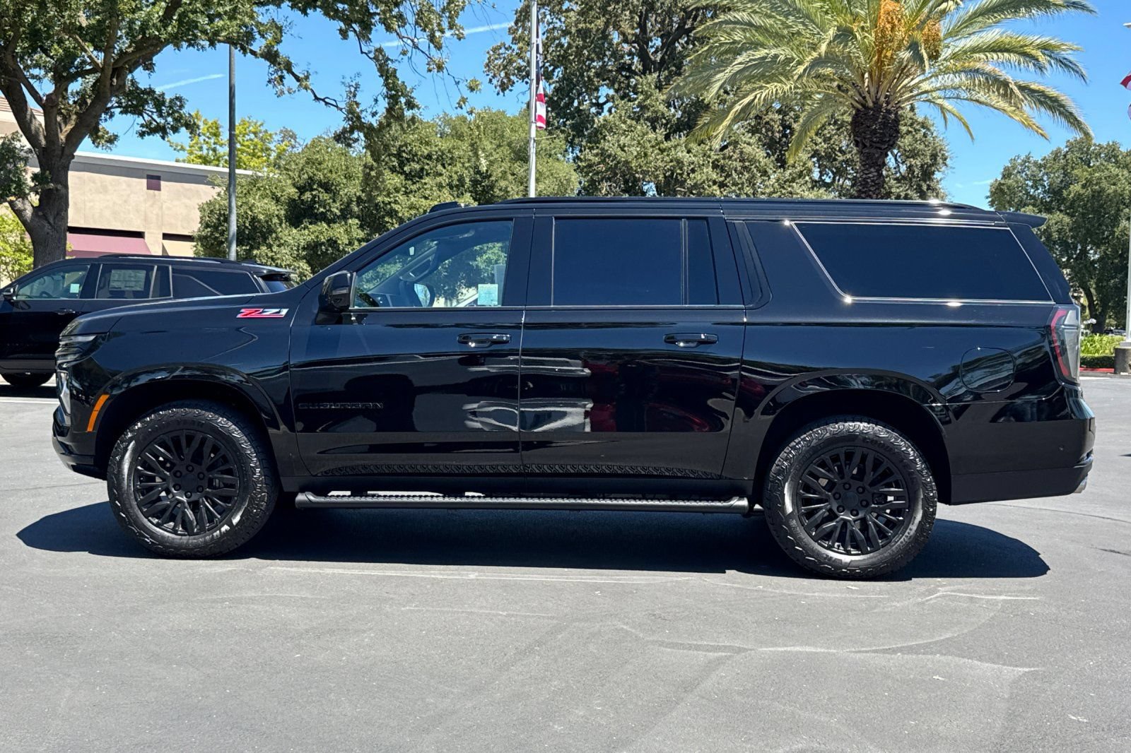 Used 2026 Chevrolet Suburban Z71 w/ Comfort Package AWD/4WD image 6