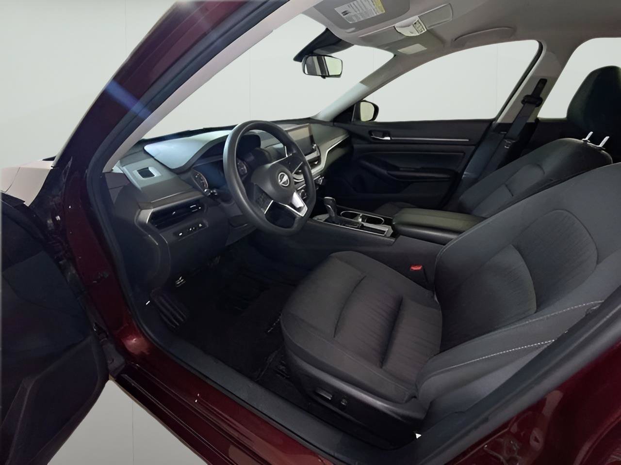 Used 2024 Nissan Altima 2.5 SV FWD image 27
