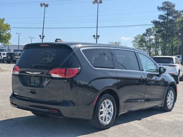 Used 2021 Chrysler Voyager LX image 7