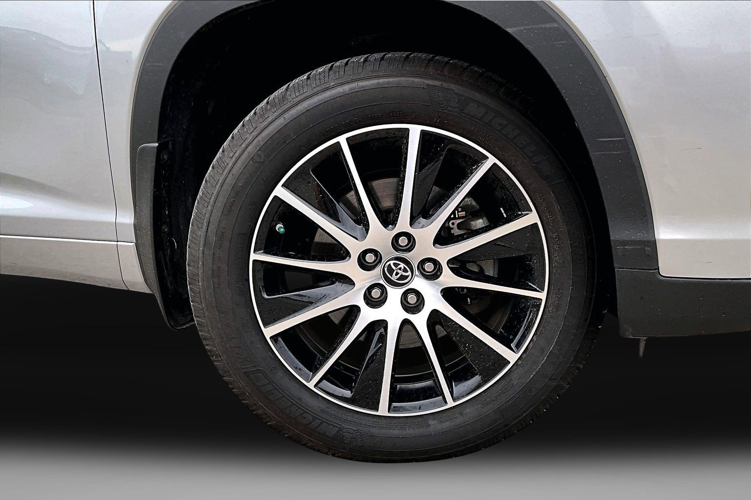 Used 2017 Toyota Highlander SE AWD/4WD image 9
