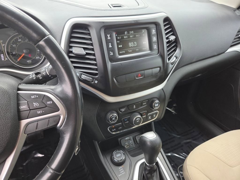Used 2015 Jeep Cherokee Latitude AWD/4WD image 8