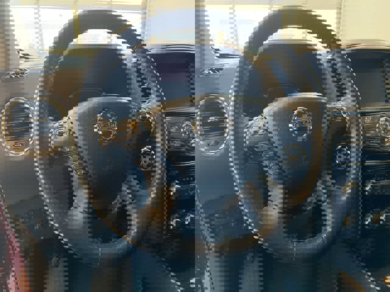 Used 2018 Nissan Pathfinder SV image 14