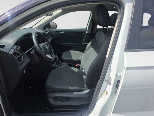 Certified 2026 Volkswagen Taos SE FWD image 11