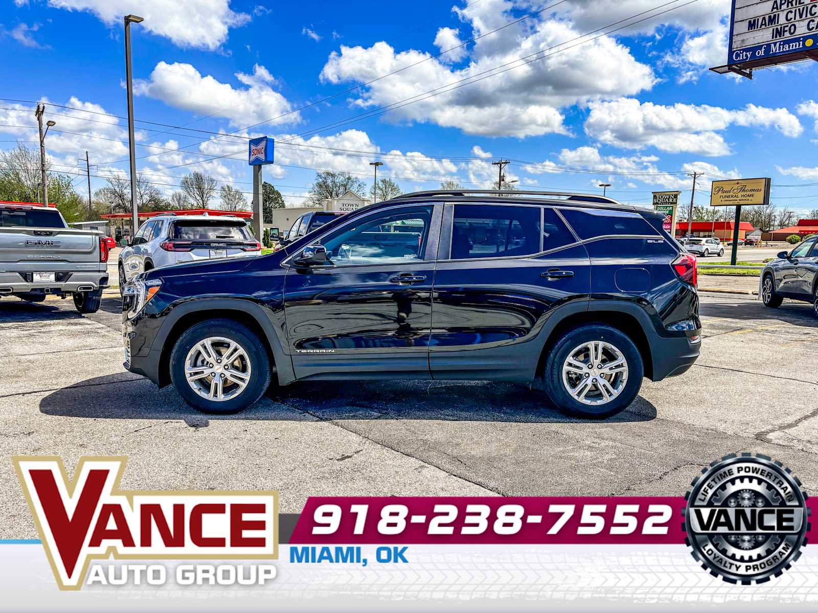 Used 2022 GMC Terrain SLE w/ Driver Convenience Package image 4
