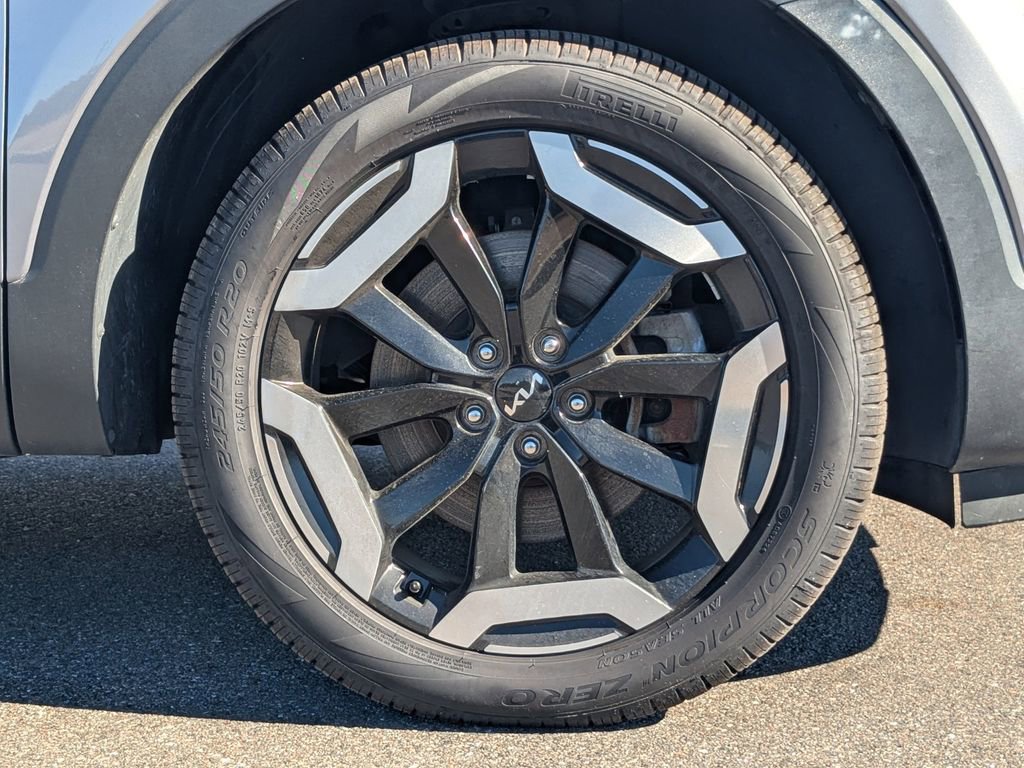 Used 2024 Kia Telluride EX w/ EX Captain's Chair Package image 11