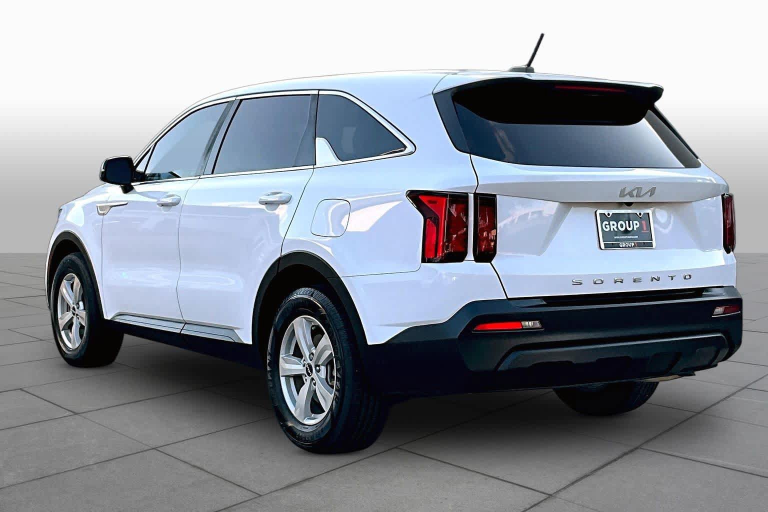 Used 2022 Kia Sorento LX FWD image 12