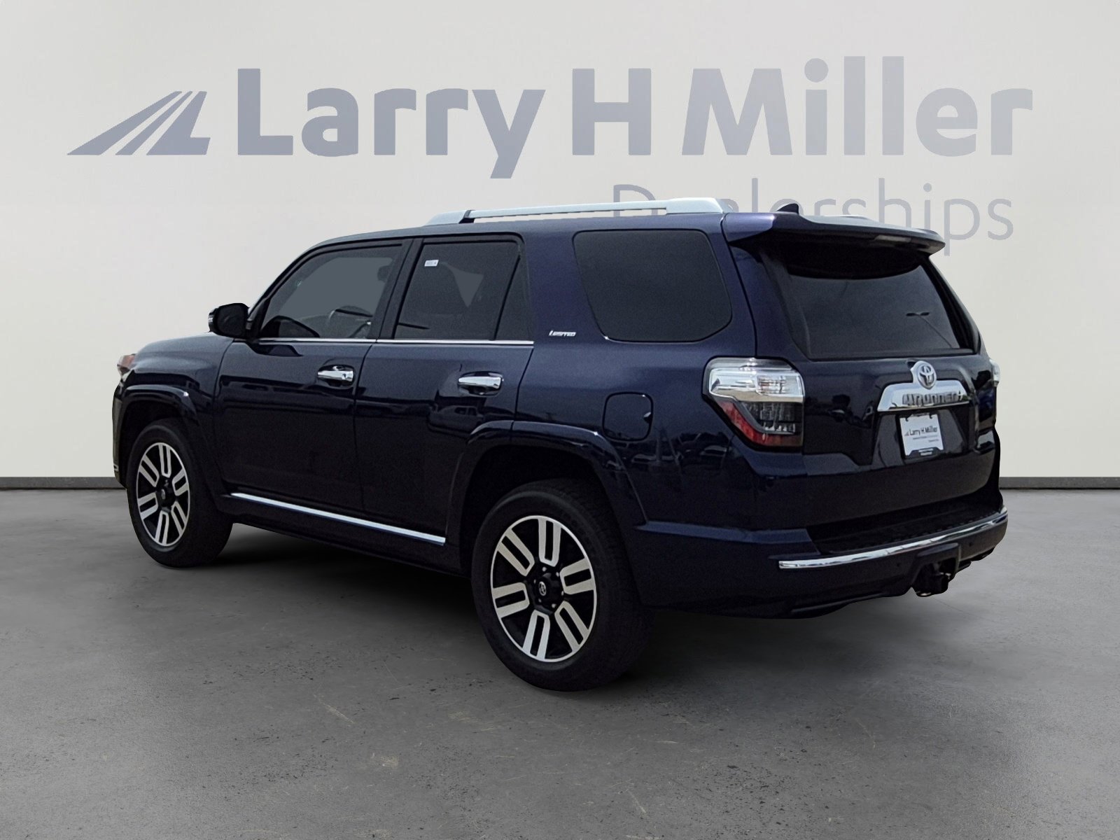 Used 2023 Toyota 4Runner Limited AWD/4WD image 3
