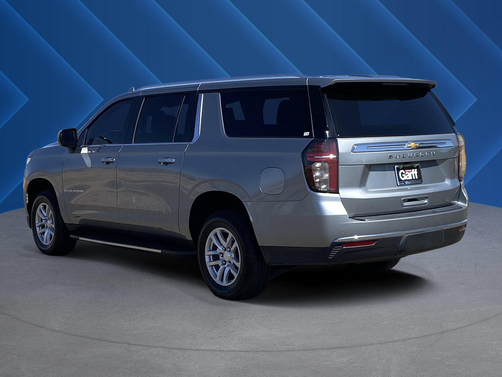 Used 2024 Chevrolet Suburban LT RWD image 5