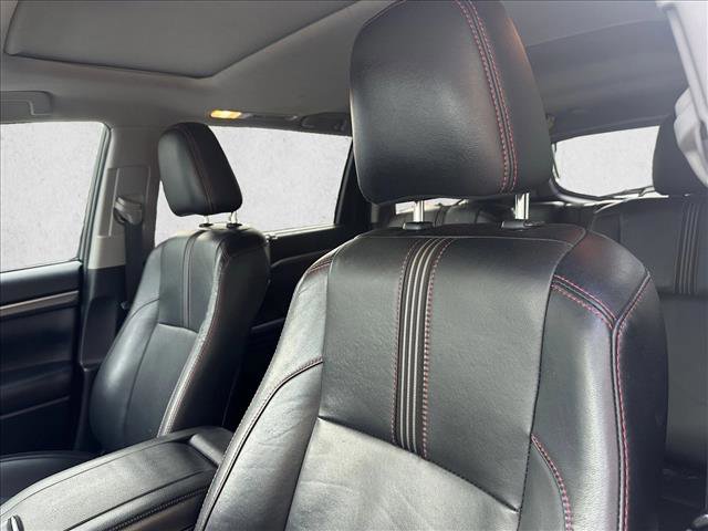 Used 2019 Toyota Highlander SE w/ Phone Cable & Charge Package image 11