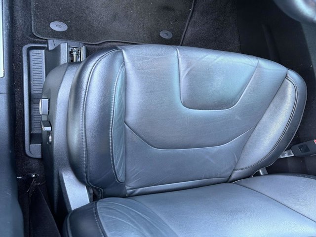 Used 2018 Ford Edge Titanium w/ Ford Safe & Smart Package FWD image 11