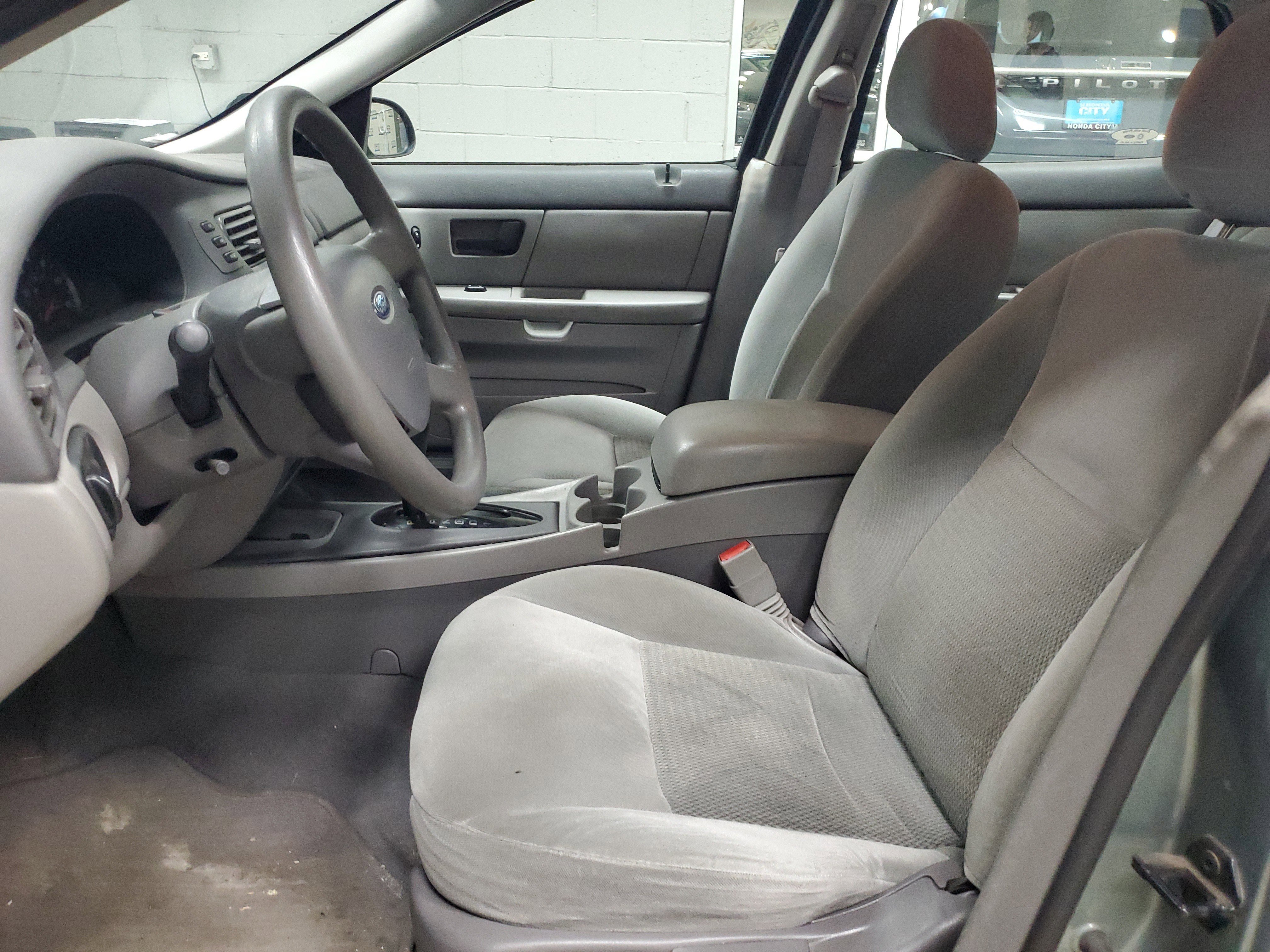 Used 2005 Ford Taurus SE FWD image 17
