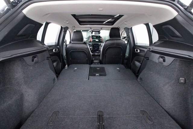 Certified 2025 Volvo XC40 B5 Plus image 34