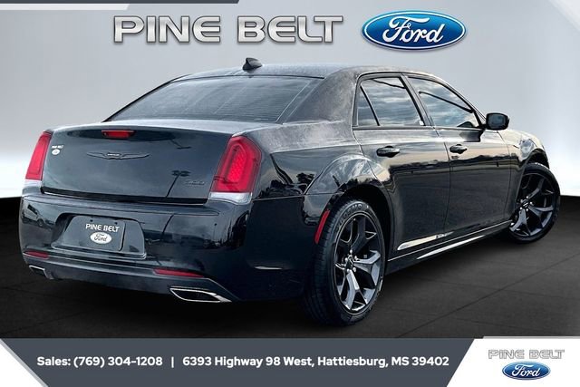 Used 2023 Chrysler 300 Touring L image 11
