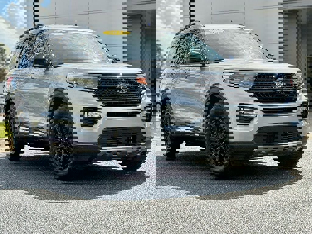 Certified 2022 Ford Explorer XLT w/ Equipment Group 202A image 2