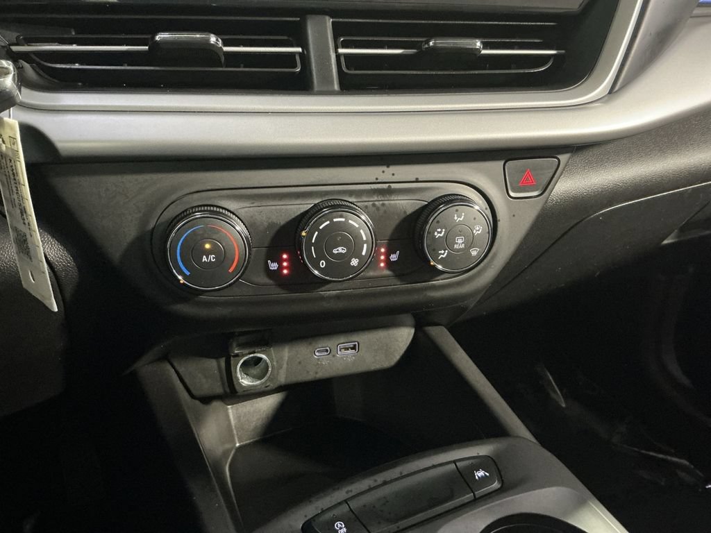 Used 2024 Chevrolet Trax LS w/ LS Convenience Package FWD image 22