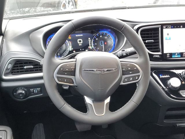 New 2026 Chrysler Pacifica Select image 6