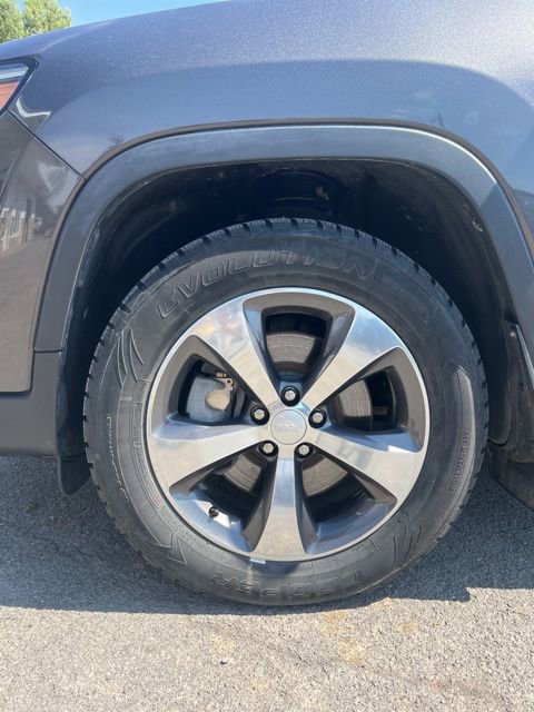 Used 2020 Jeep Cherokee Limited AWD/4WD image 21