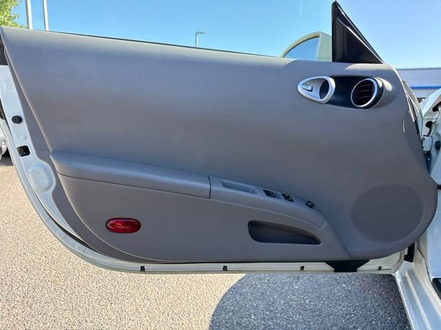 Used 2004 Nissan 350Z Touring RWD image 9