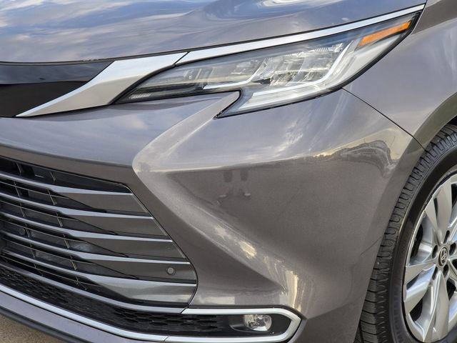 Certified 2021 Toyota Sienna Limited FWD image 6