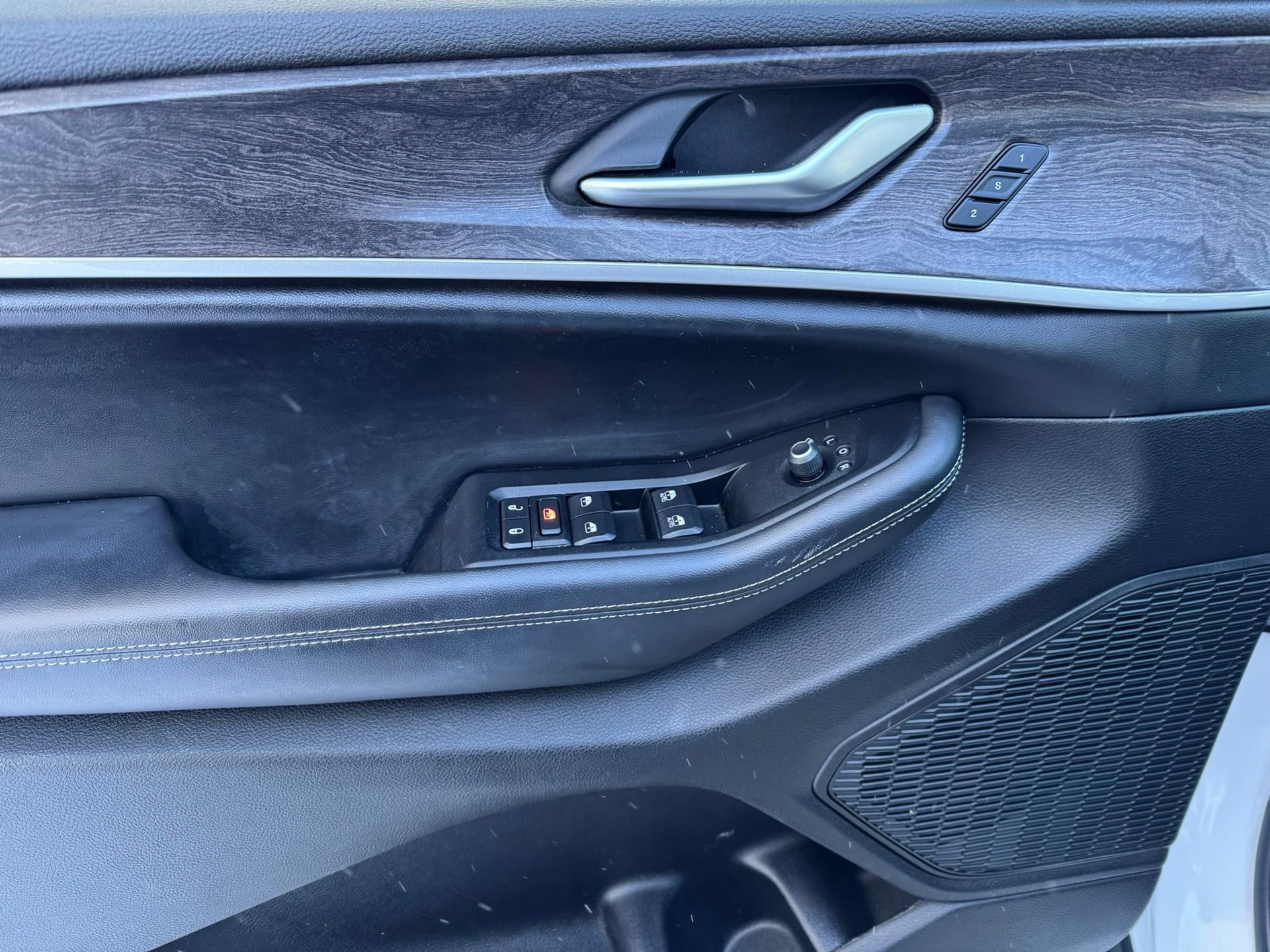 Used 2023 Jeep Grand Cherokee Limited image 15