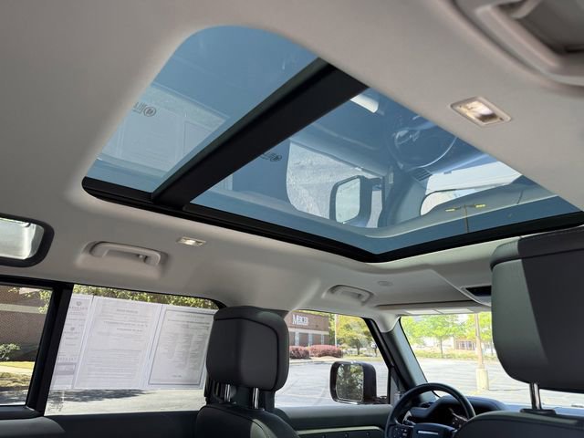 Used 2024 Land Rover Defender 110 X-Dynamic SE image 38